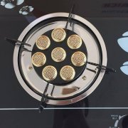家用燃气灶火小怎么办？学会这样来找原因